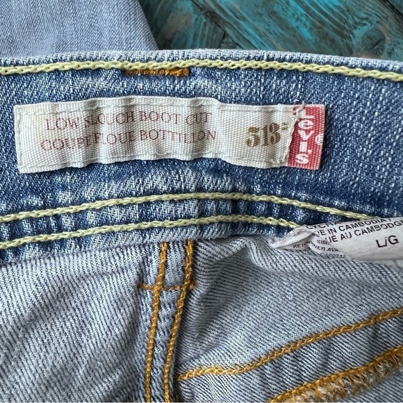 LEVI’S Cut off Denim Jean Shorts - Picture 9 of 9